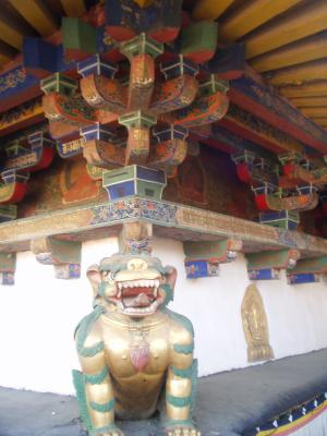 Ferocious animal on the Jokhang roof