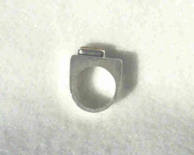 This is the top view of the ring.  It sits quite high on the finger.