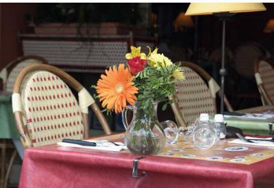 Flowers-on-Table-Nice-France