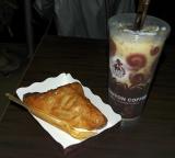 Iced Mocha and Curried Chicken in Puff Pastry Caffeterija Schwarzer Caon DSC_0772.jpg