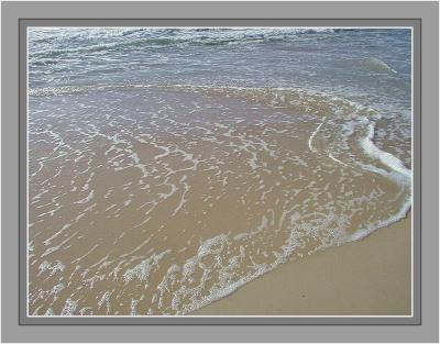 u6/yvonneii/medium/37763009.Drapingtheshore.jpg