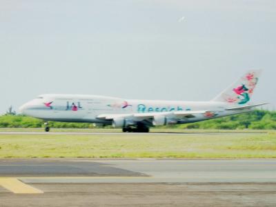 Japan Airlines 747-300 Landing