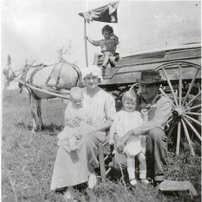 Richard E.and Bessie Jones.  Union Hill, TN  1916