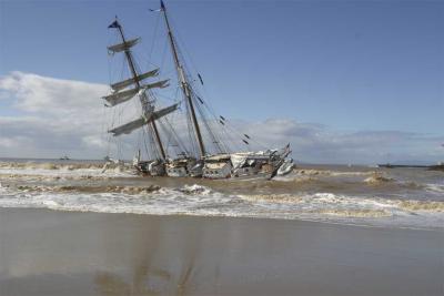 Tall Ship Irving Johnson Goes Aground