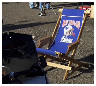 Even Patriots join the tailgaters