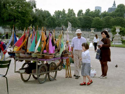 Paris sailboat vendor