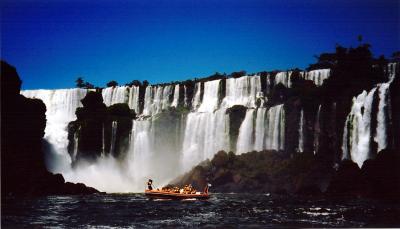 u7/justinleach/medium/41050637.Iguazufallsboatride2.jpg