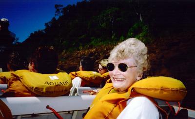 u7/justinleach/medium/41050640.Iguazufallsboatride4.jpg