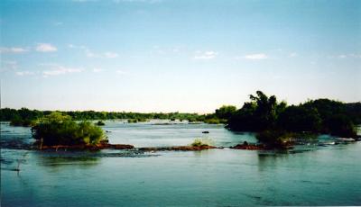 Iguazu river above the falls.JPG