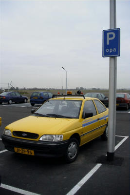 Parkeerplaats opa (Hans van Kampen)