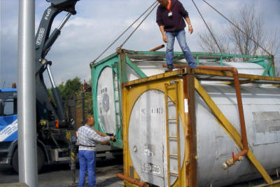 De tanks worden verplaatst naar Landingsterrein