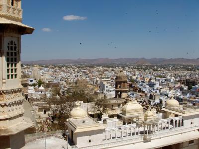 udaipur from city palace2.jpg