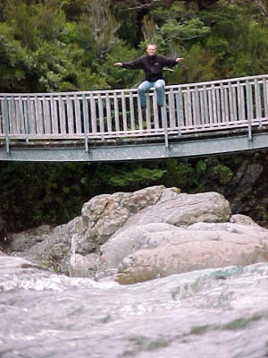 hi bruoane, nie springe, joenge.