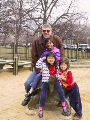 Dad with Molly, Leah and Sofie (4175)