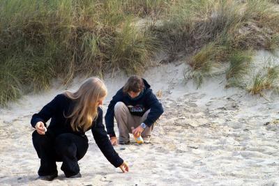 Brigitte and Fleur collecting sand