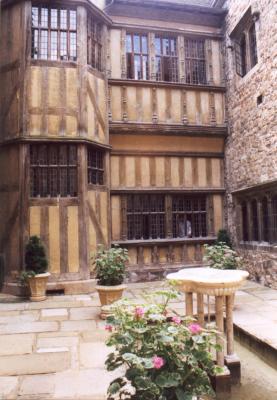 Leeds Castle Inner Courtyard