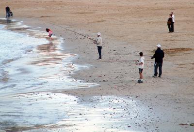 u7/maribel/medium/41034417.pescandoenlaplaya.jpg