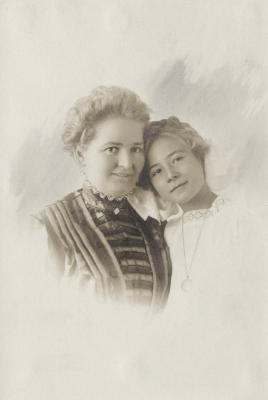 u7/rep15/medium/1104733.MotherandDaughter.jpg