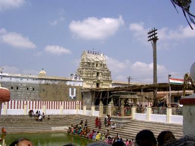 view of the Thiruputkuzhi gopuram and the pushkarini.JPG