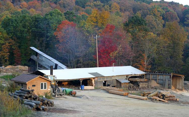 PA-Amish14 -- small sawmills are an alternative to farming