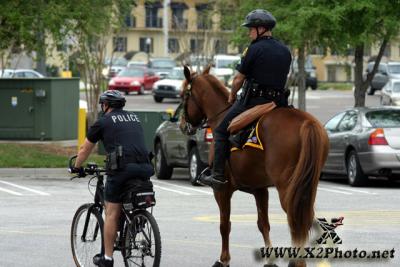 u7/thpproductions/medium/41167442.mountedbikepatrol307copy.jpg