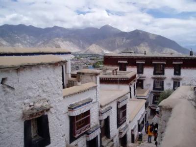 Settlement around the Potala.