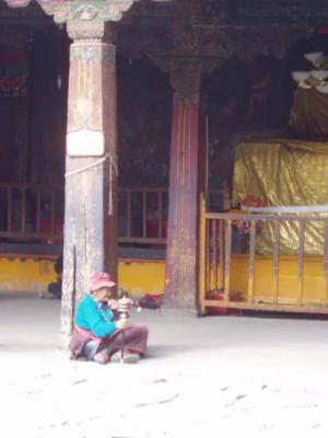 Devotee in the courtyard of the Jokhang.