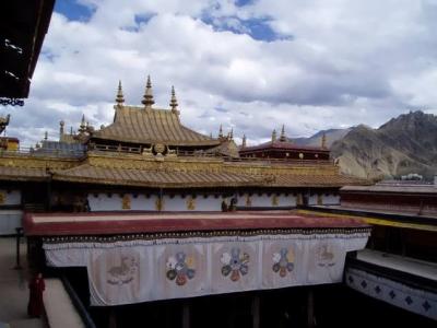Over view of the golden roof.