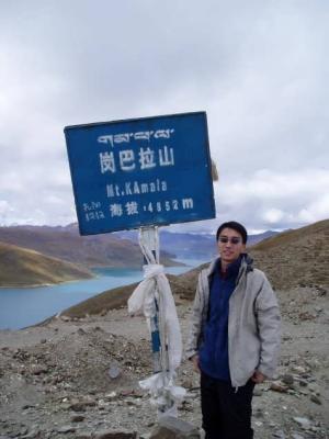 Me at Kamba-la pass, 4852m above sea level.