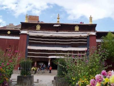 Entrance to the Assembly Hall of the Pelkor Chode Monastery.