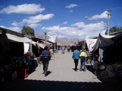 The market at Lhatse.