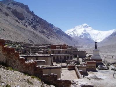 Rongphu Monastery and Everest.