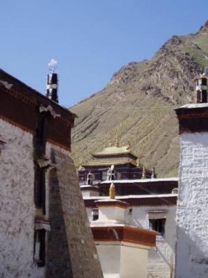 Looking back at the golden roof of the pagoda tower.