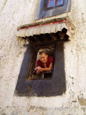 Friendly monk in window. He is very friendy, and speaks a little Chinese.