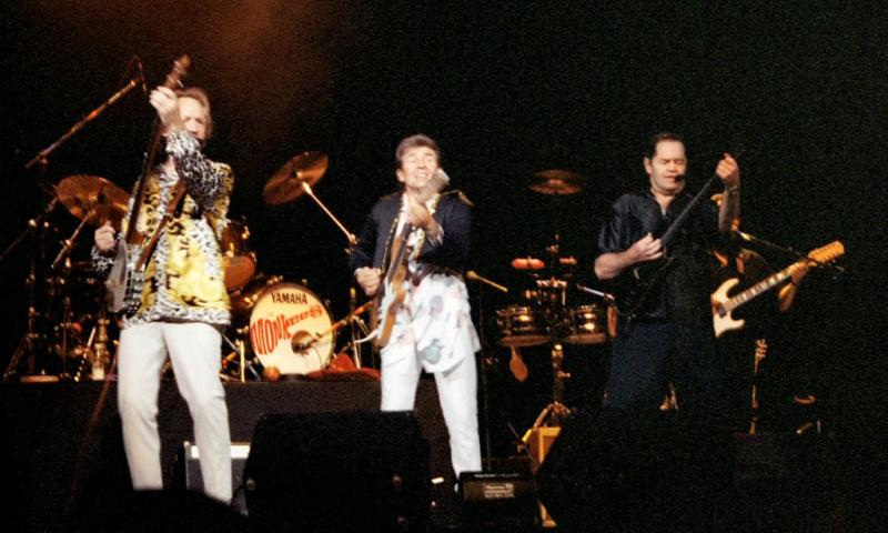 monkees2concert14.jpg