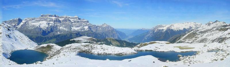 Aengiseeli - Hintergrund links Glrnischmassiv - rechts Schiltmassiv