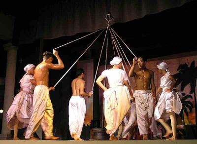 u7/wenzel/medium/41270700.P3240383EntertainmentAftroCubanDanceMaypole.jpg