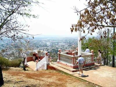 P3220003--Hilltop Monument.JPG