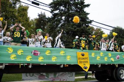 The 2003 Seniors Float with their moms