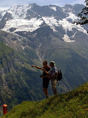Two little photografers stunning to the mountain-world