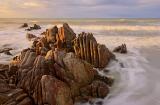 pedras, ondas e mar na praia do Barro Preto