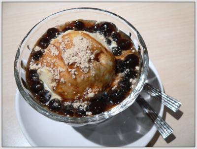 007.jpg - Vanilla Ice-cream with Black Honey