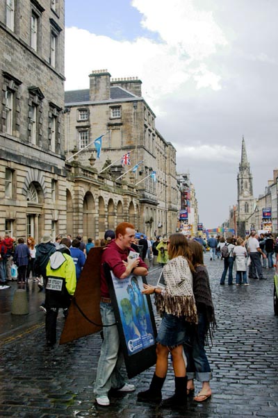 Advertising festival events along the Royal Mile (High St)