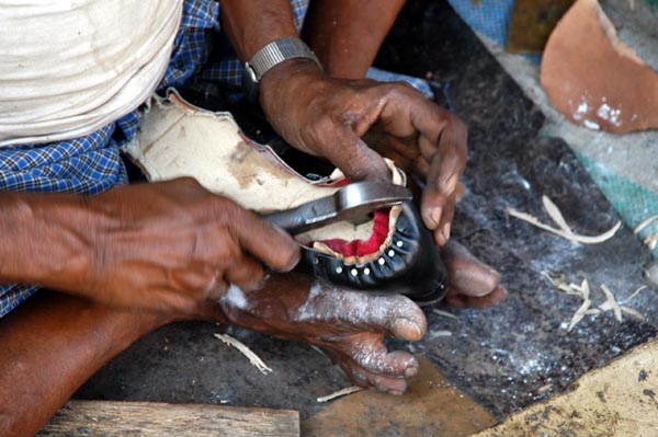 Making shoes, Mumbai