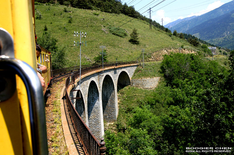 train jaune