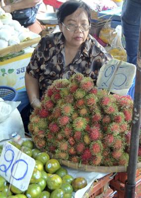 Thailand-Bangkok-Chinese Market - Fruit Vendor Choices