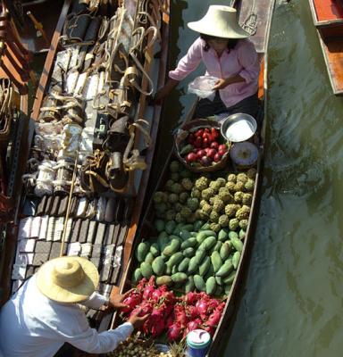 Thailand-Ratchaburi-Floating Market - Wares and Vendor choices