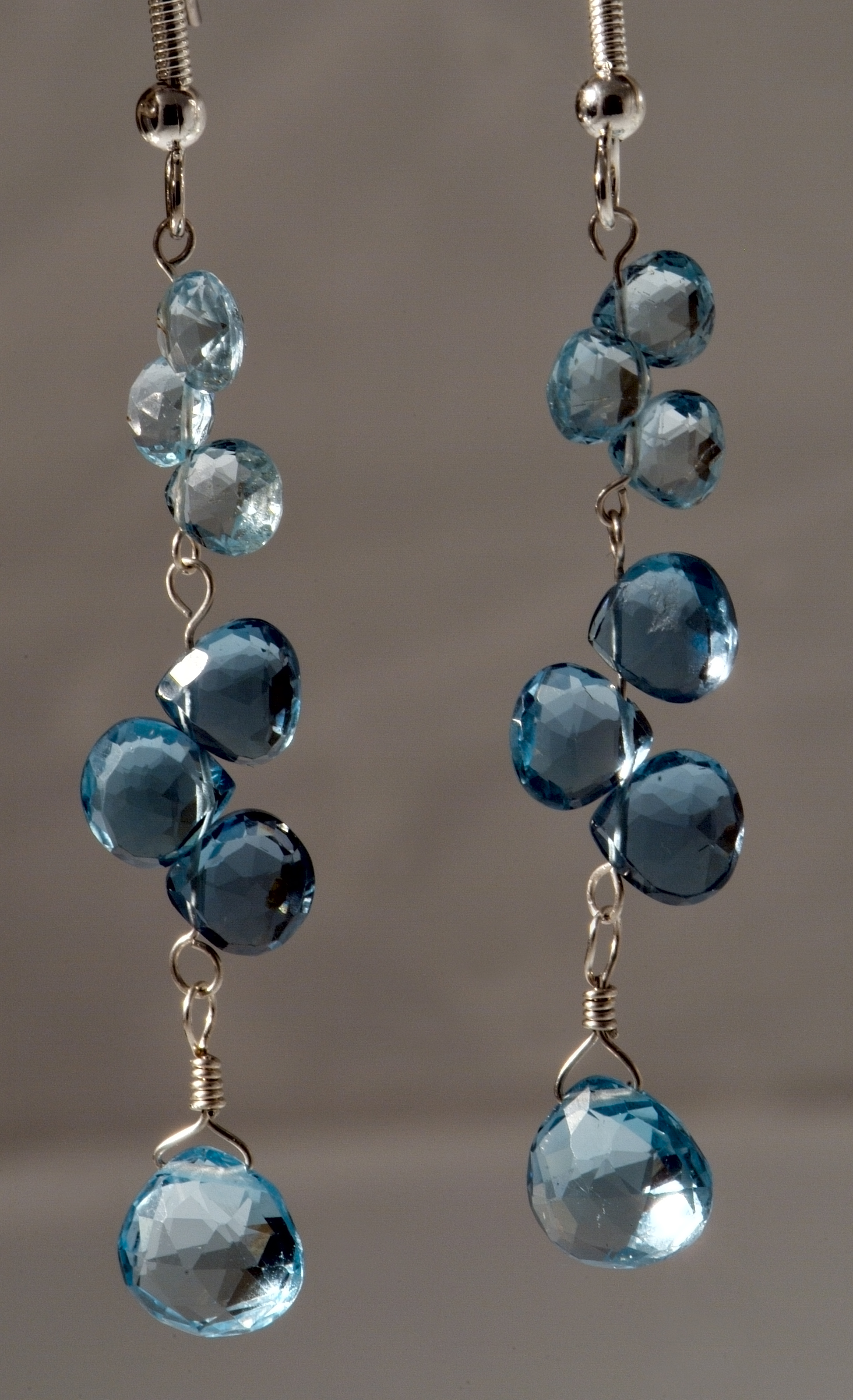 blue_topaz_earing_white.jpg