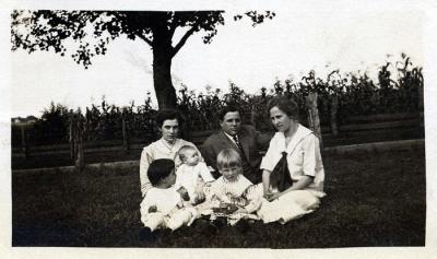 Gramps and Grandma with Gramps' sister Mary Funk with Parker, Jean and Frieda Funk, 1913 (390)