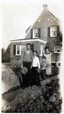 Parker, Dad, Frank and Jean, 1924 (391)